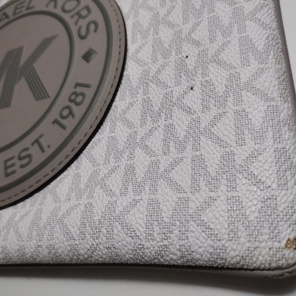 Michael Kors Purse Pouch with Large Logo - Picture 2 of 4